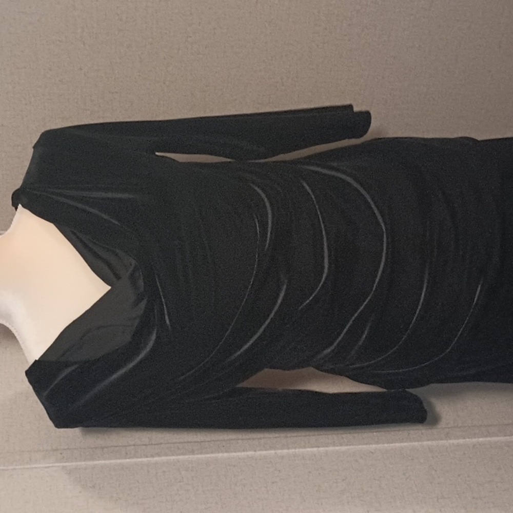 5/$15 women's Medium By design velvety soft long sleeve black shirt